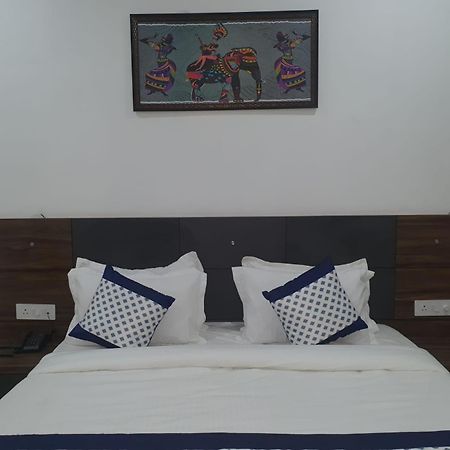 Kds Residency Hotel Greater Noida Bagian luar foto