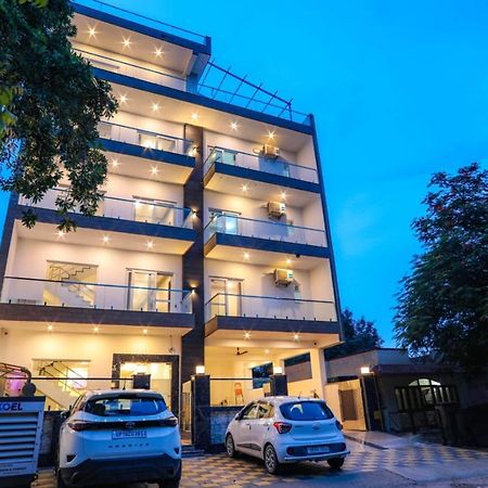 Kds Residency Hotel Greater Noida Bagian luar foto
