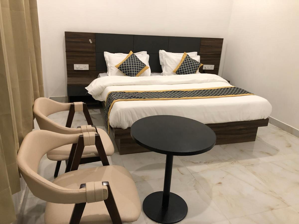 Kds Residency Hotel Greater Noida Bagian luar foto
