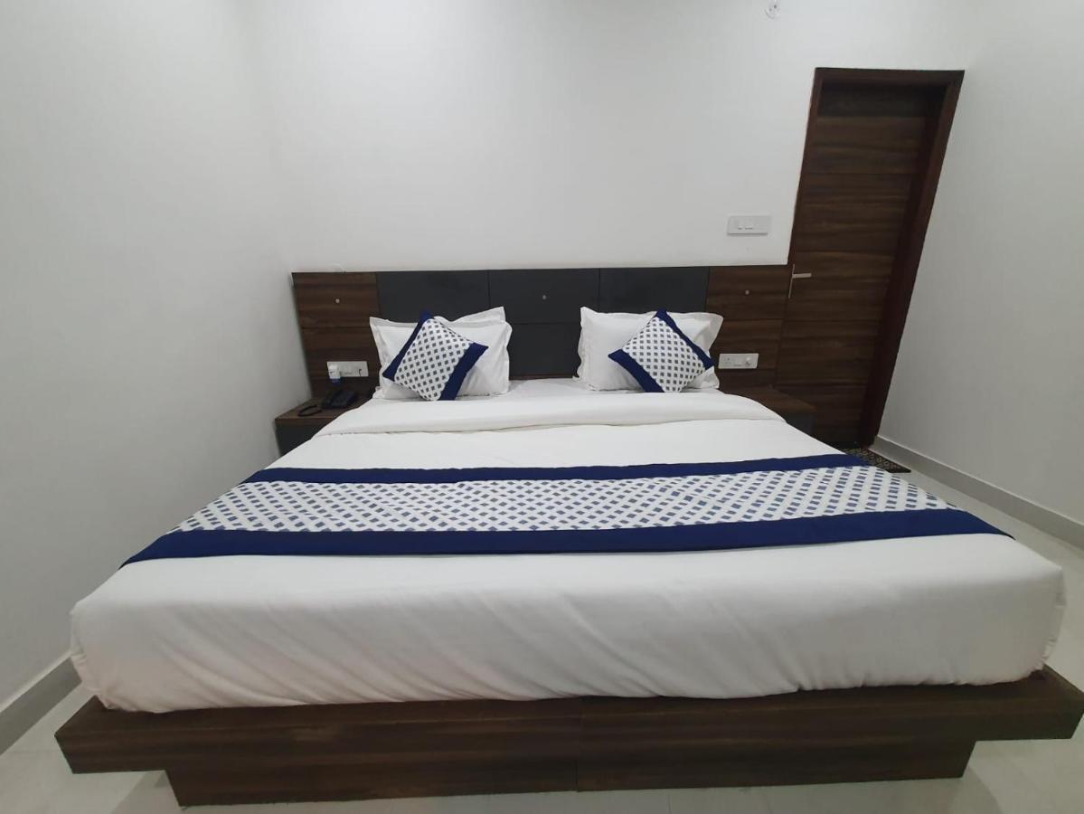 Kds Residency Hotel Greater Noida Bagian luar foto