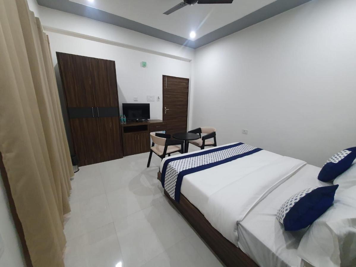 Kds Residency Hotel Greater Noida Bagian luar foto