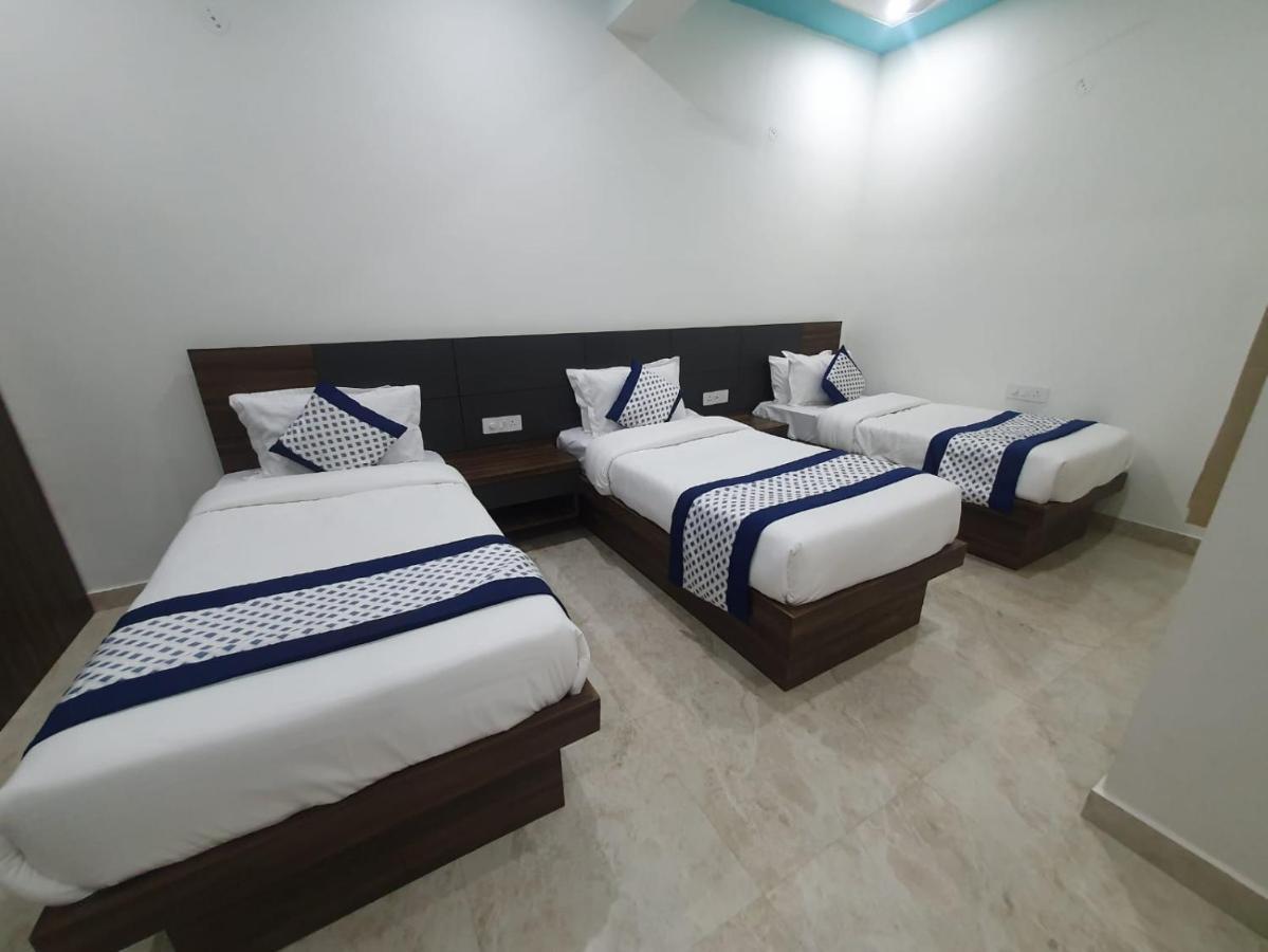 Kds Residency Hotel Greater Noida Bagian luar foto