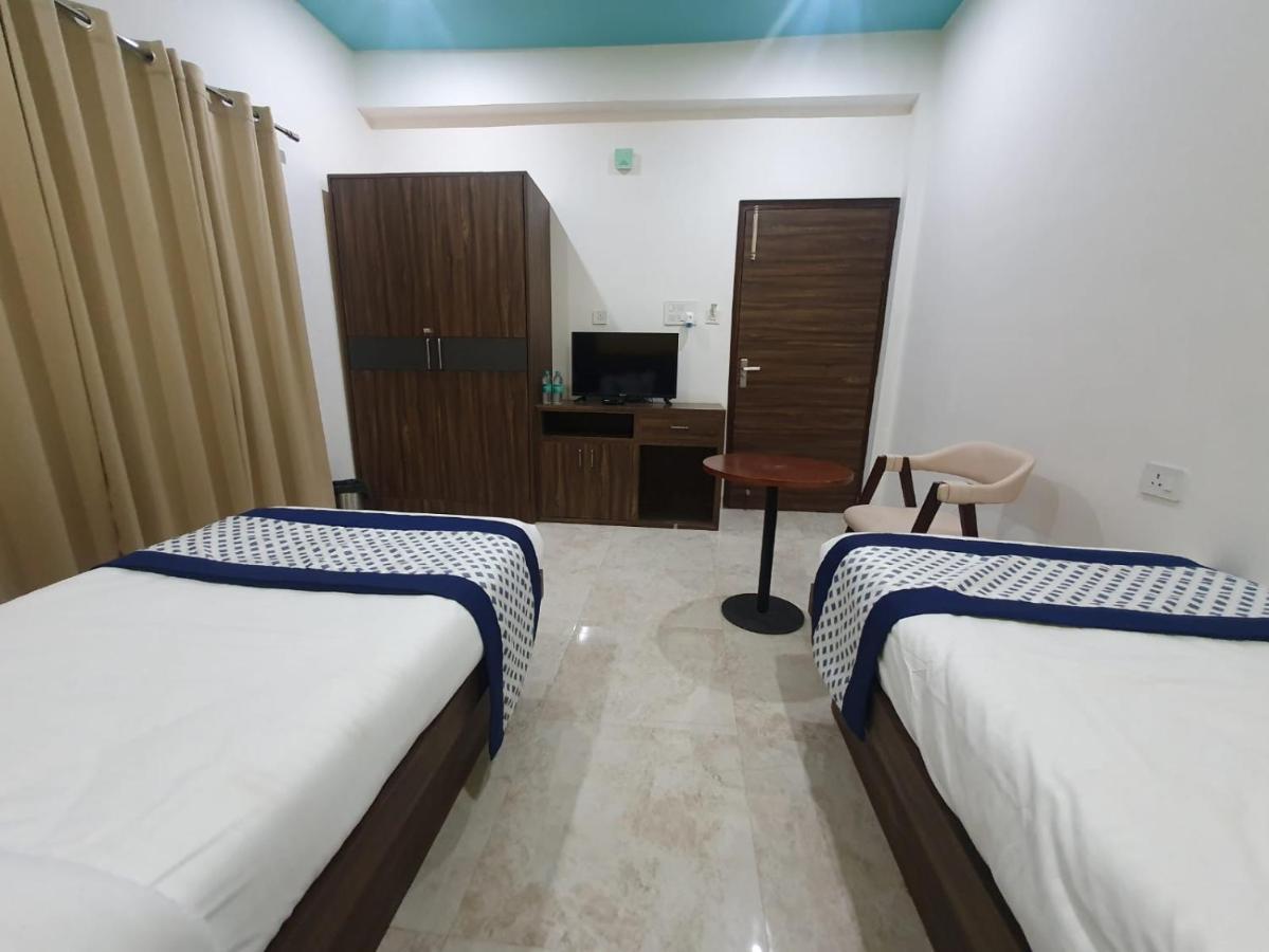 Kds Residency Hotel Greater Noida Bagian luar foto