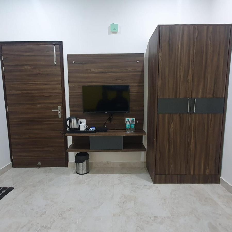 Kds Residency Hotel Greater Noida Bagian luar foto
