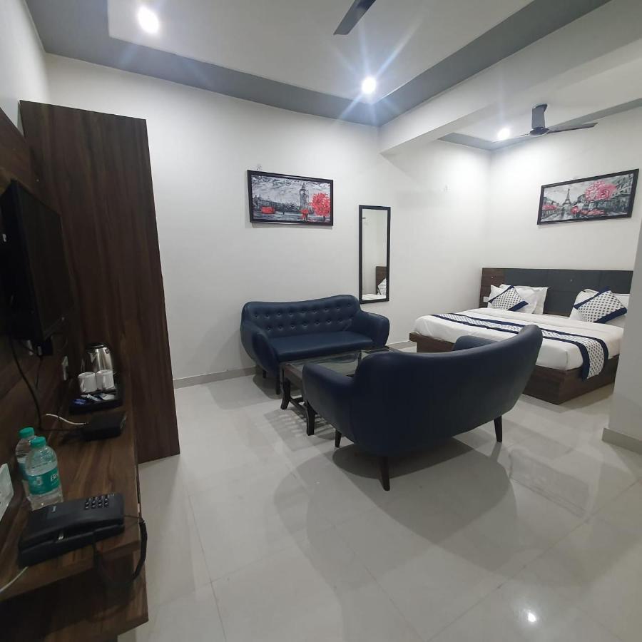 Kds Residency Hotel Greater Noida Bagian luar foto