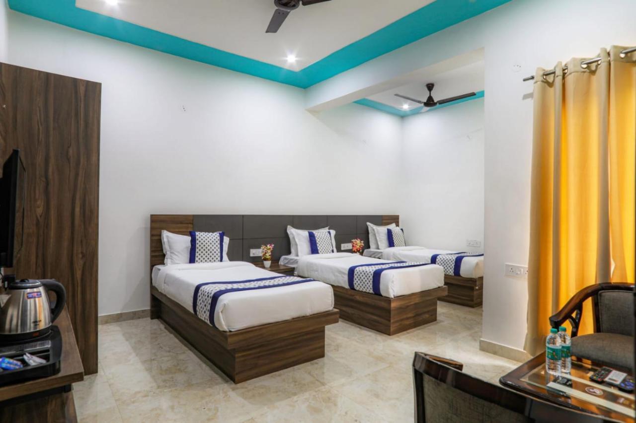 Kds Residency Hotel Greater Noida Bagian luar foto