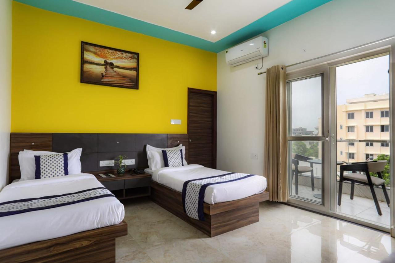 Kds Residency Hotel Greater Noida Bagian luar foto