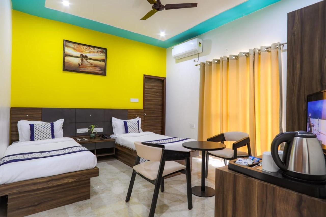 Kds Residency Hotel Greater Noida Bagian luar foto
